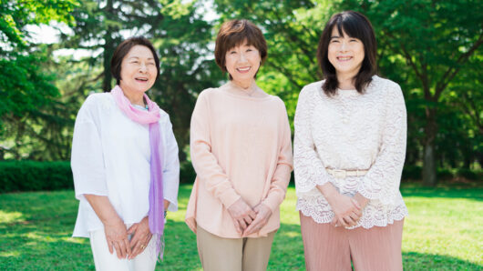 シニア　女性　友人